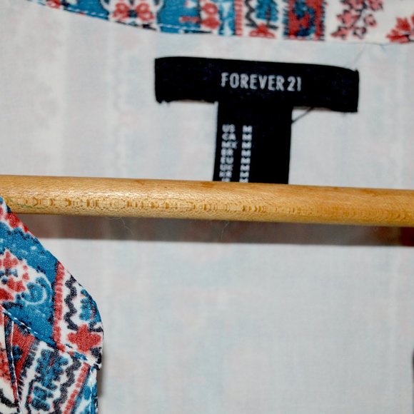 🛍️ $8 Forever 21 Boho Paisley Print Blouse - Picture 3 of 6